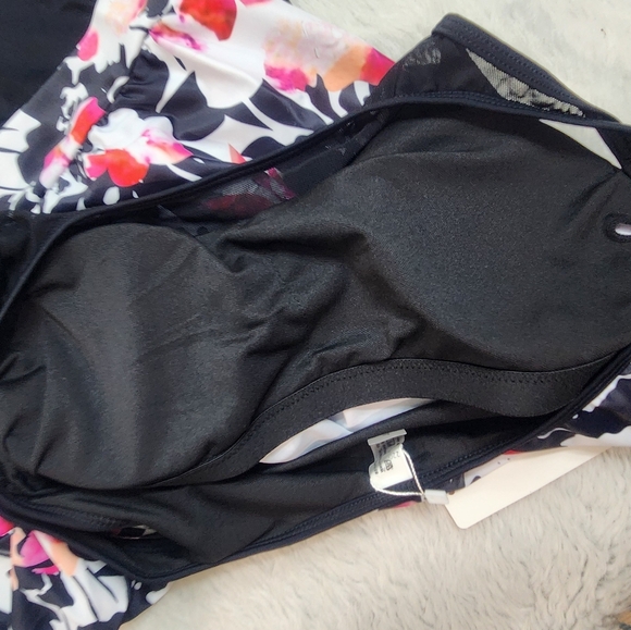 VBEASIIY 2 Piece Swimsuit - Picture 7 of 9